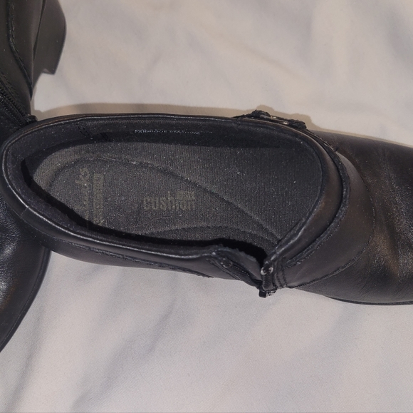 Clarks Ankle Boots with a Low Heel - Picture 3 of 8